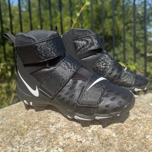 Nike Force Savage 2 Shark Youth Football Cleats Black/White AQ7723-01 Size 1Y